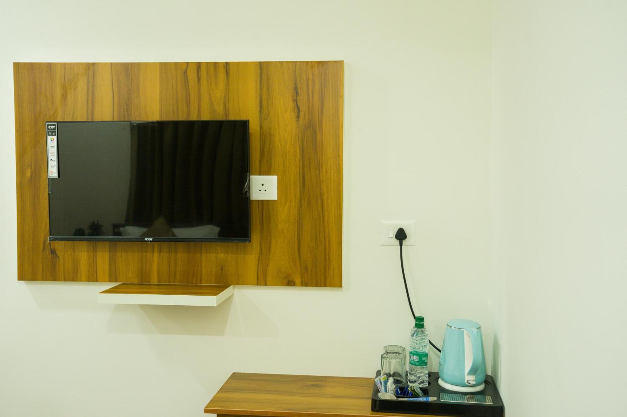 Fly View Airport Residency Hotel Nedumbassery Eksteriør billede