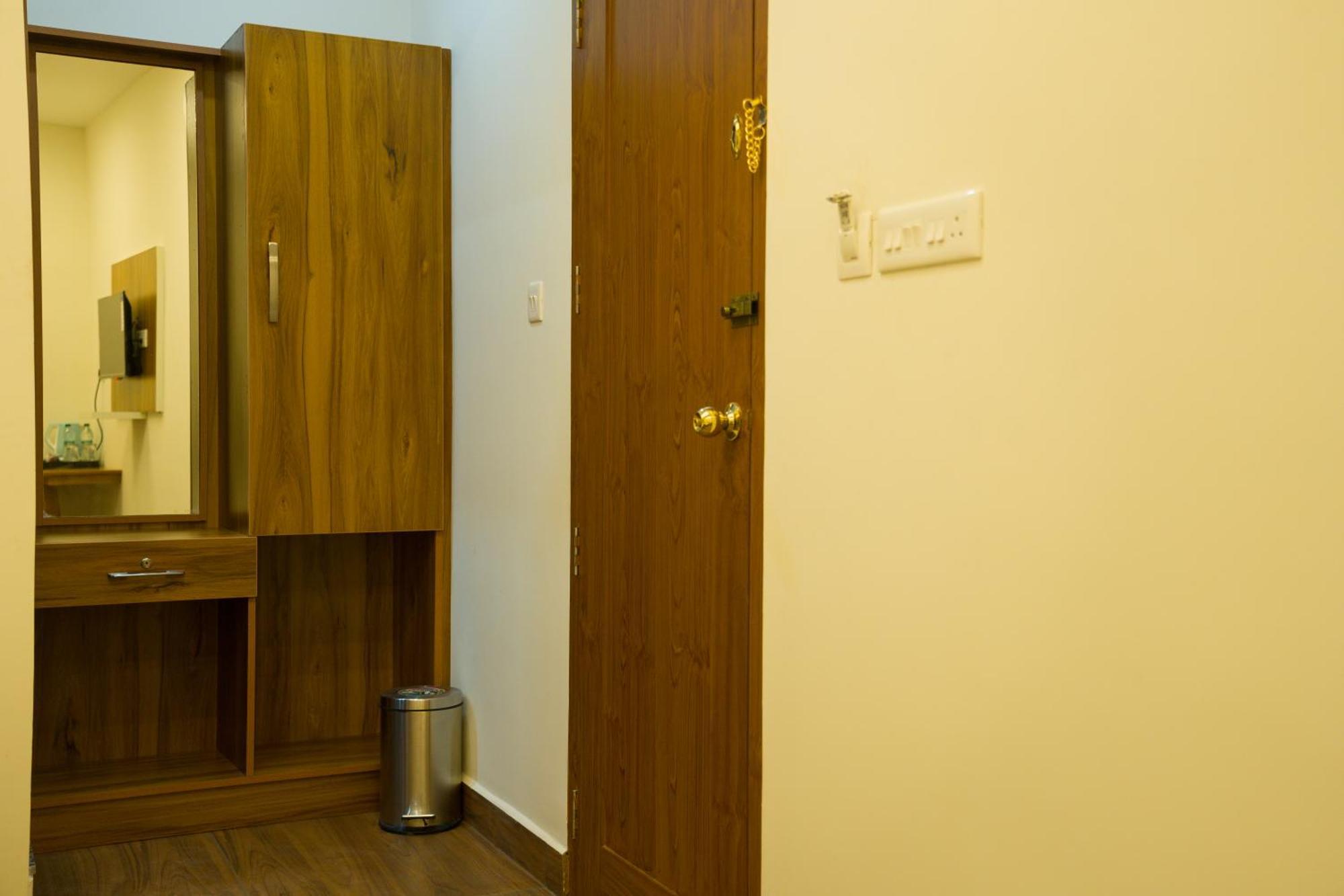 Fly View Airport Residency Hotel Nedumbassery Eksteriør billede