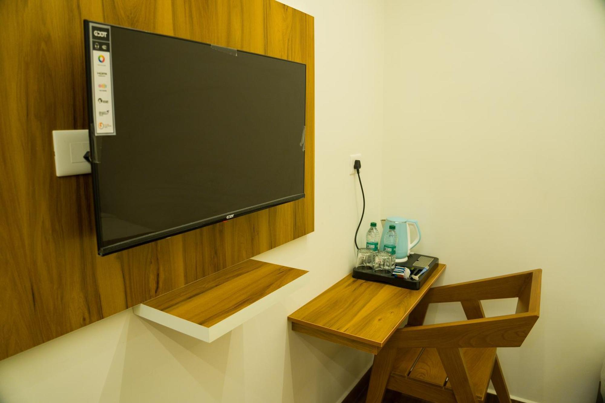 Fly View Airport Residency Hotel Nedumbassery Eksteriør billede