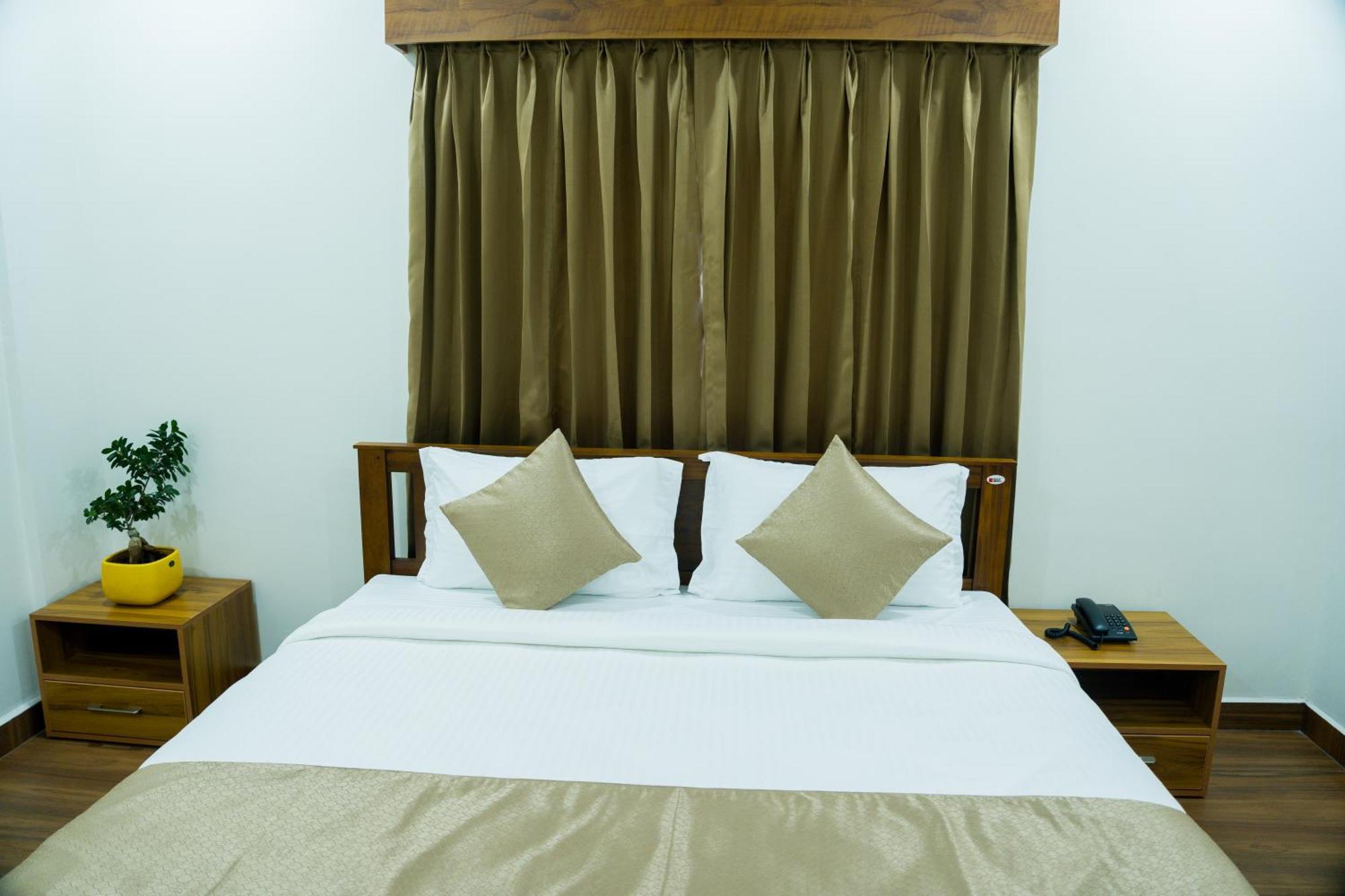 Fly View Airport Residency Hotel Nedumbassery Eksteriør billede