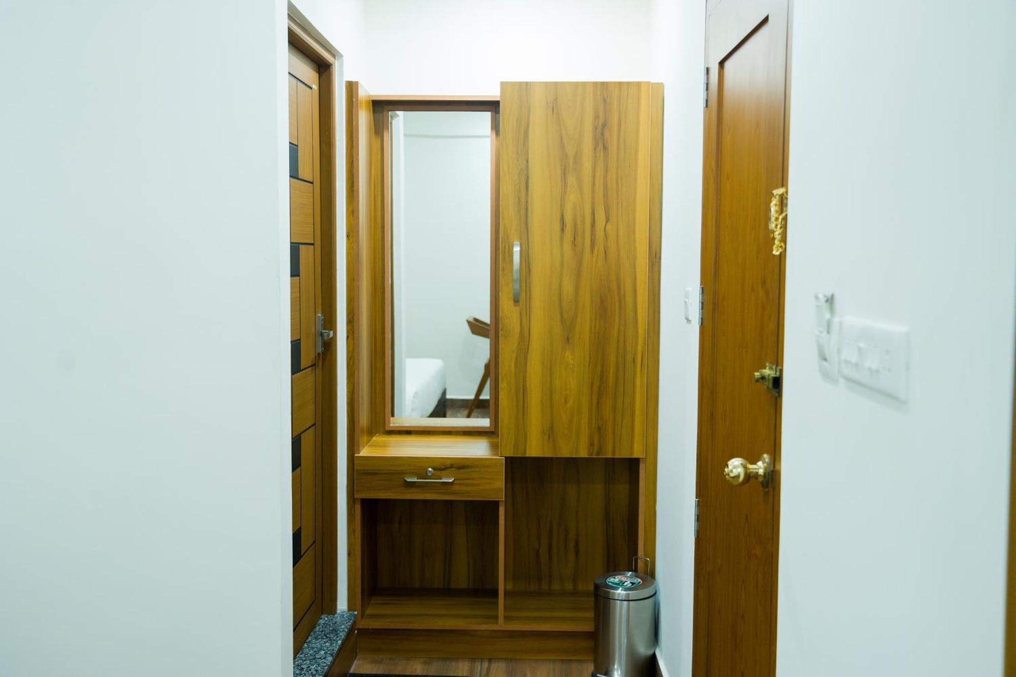 Fly View Airport Residency Hotel Nedumbassery Eksteriør billede