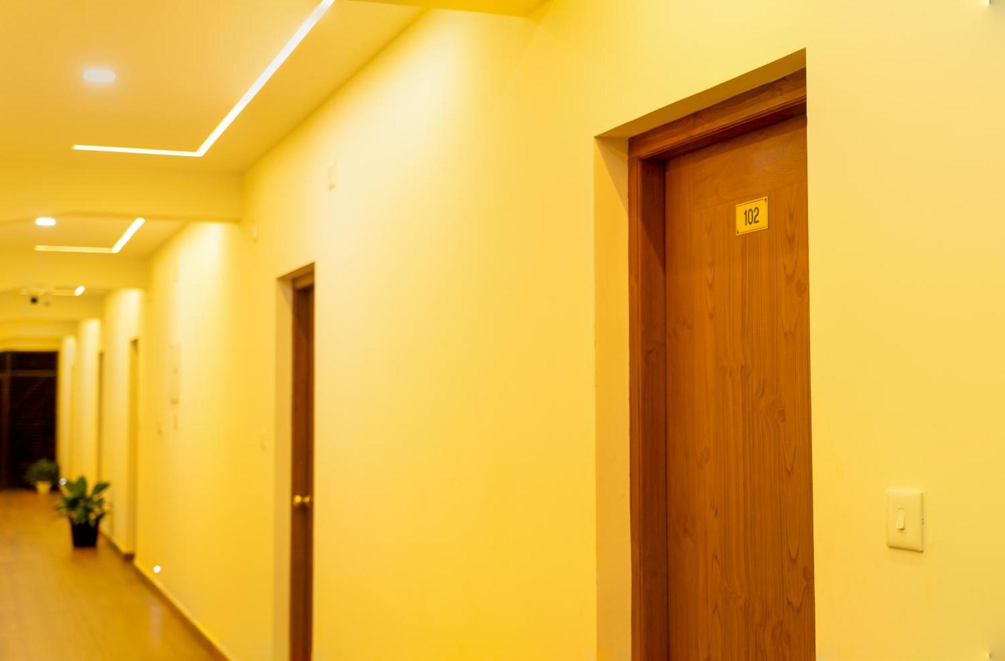 Fly View Airport Residency Hotel Nedumbassery Eksteriør billede