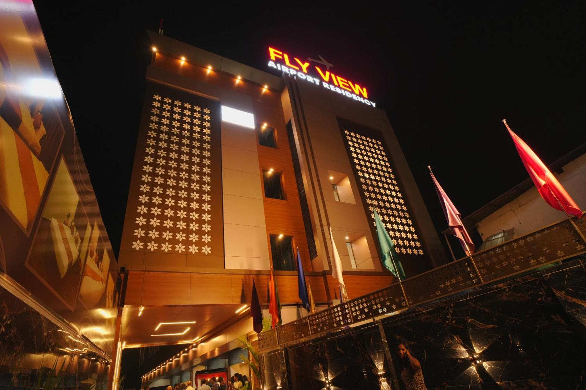 Fly View Airport Residency Hotel Nedumbassery Eksteriør billede